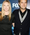 Filename=Fringe_New_York_Premiere_Arrivals_Group_Portrait_Without_Kevin_28529.jpg
Filesize=1176KiB
Dimensions=2100x3150
Date added=Mar 14, 2016 Fringe_New_York_Premiere_Arrivals_Group_Portrait_Without_Kevin_28529.jpg