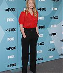 2009_Fox_Upfronts_Arrivals_Body_shots_Tilt_up_28329.JPG