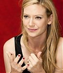 Fringe_Press_Conference_Anna_Portrait_Hands_281629.jpg