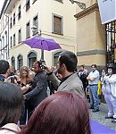 Fan_signings_on_street_281629.jpg