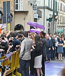 Fan_signings_on_street_283029.jpg