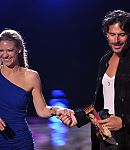 Scream_Awards_Presentation_Anna_and_Host_28529.jpg